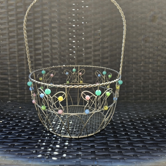 Metal and beaded basket - Picture 3 of 6